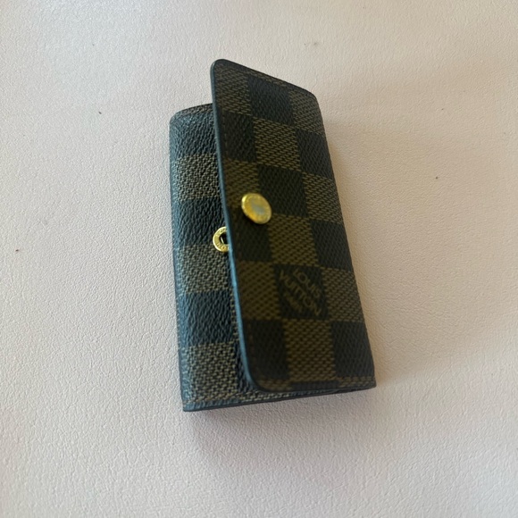 Louis Vuitton Checkered Key Holder - Picture 1 of 11
